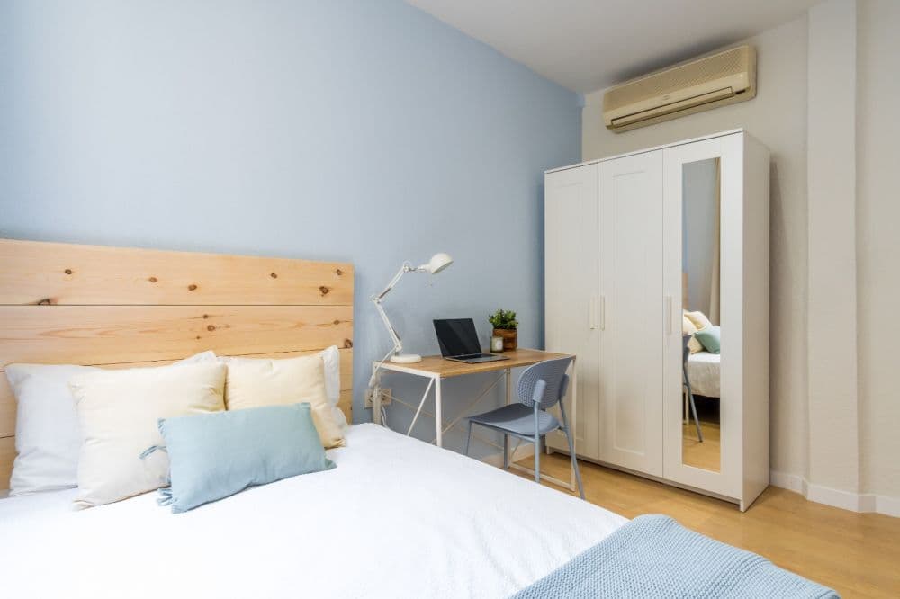 Private room in Madrid photo 3